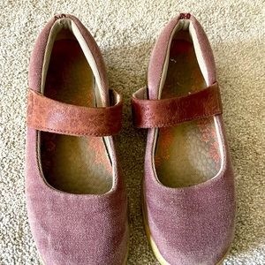 Chaco light pink flats